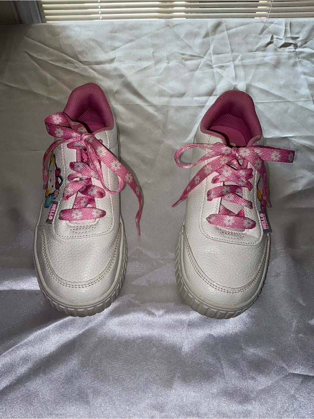 Hello Kitty 🐱 Girls Casual Court Sneakers Size 3 - Picture 8 of 15